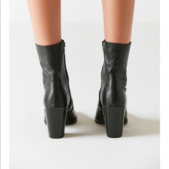 Crosswalk Dream Tight Heeled Boots NIB - Picture 2 of 3